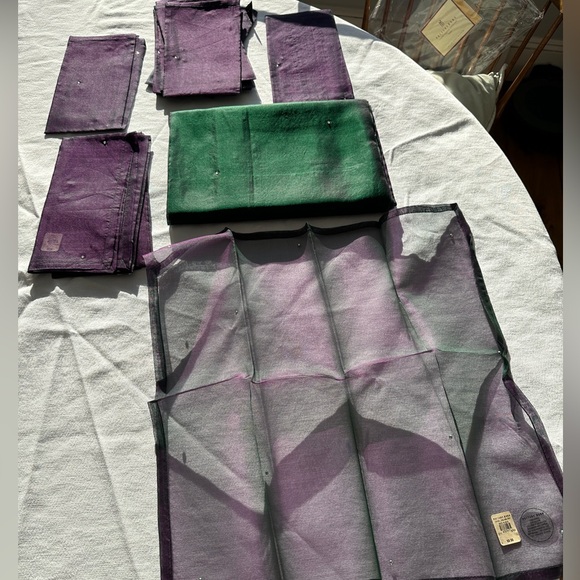 PB 100% Silk Tablecloth 70"x108" & 14 Napkins - Picture 3 of 14